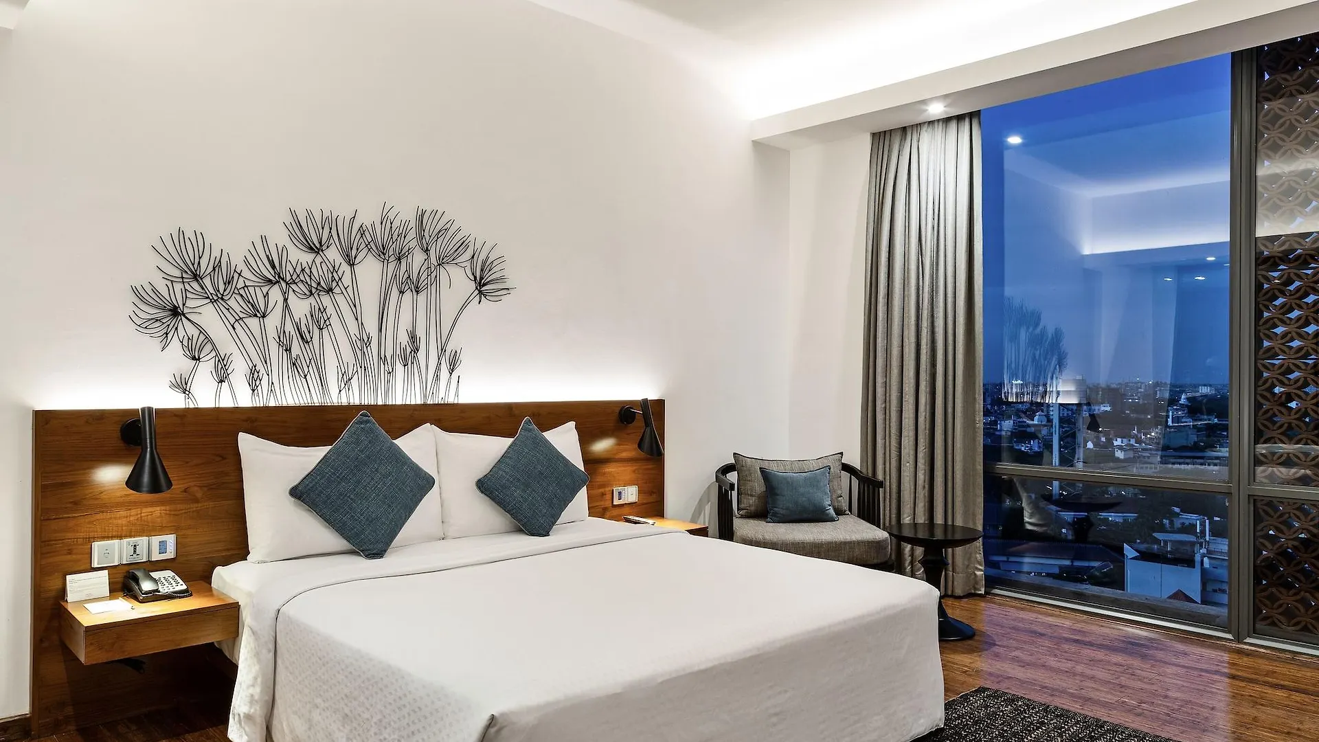 Jetwing Colombo Seven Hotel