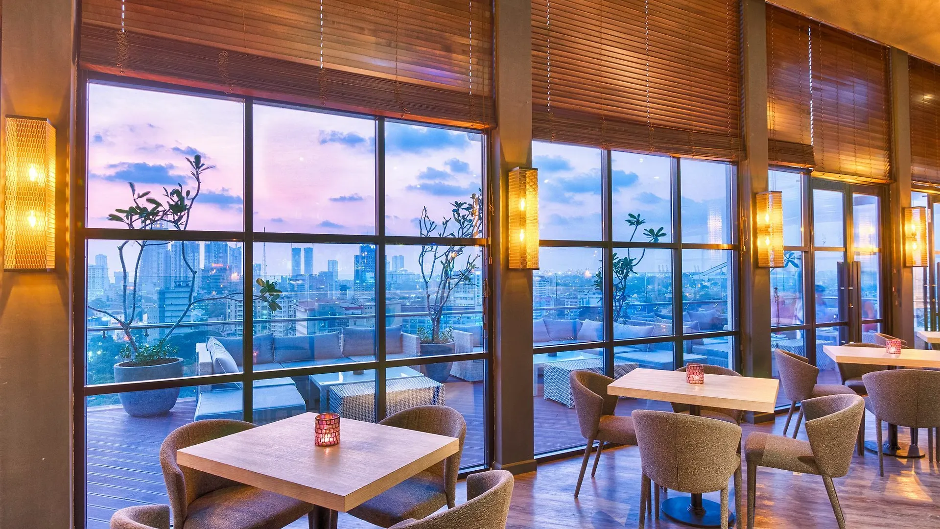 Jetwing Colombo Seven Hotel 5*,
