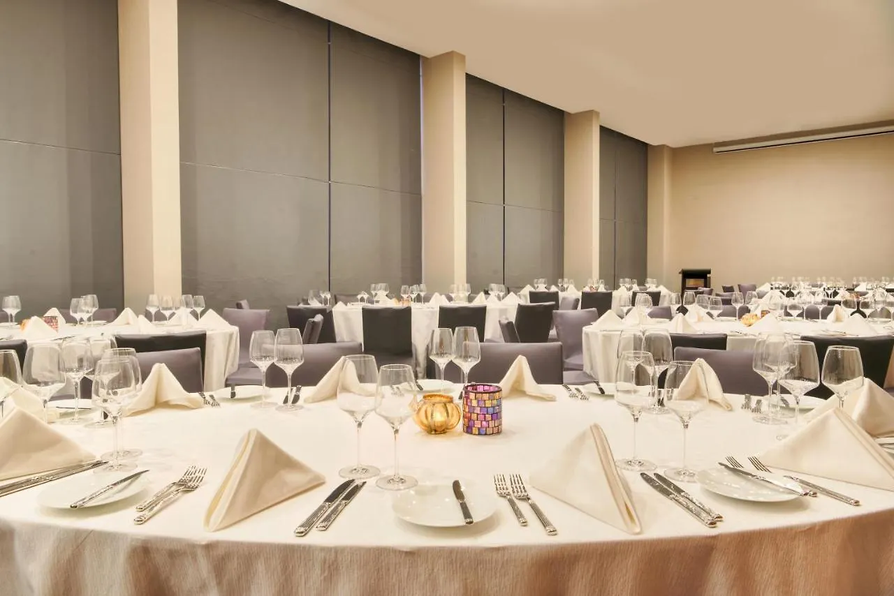 Jetwing Colombo Seven Hotel